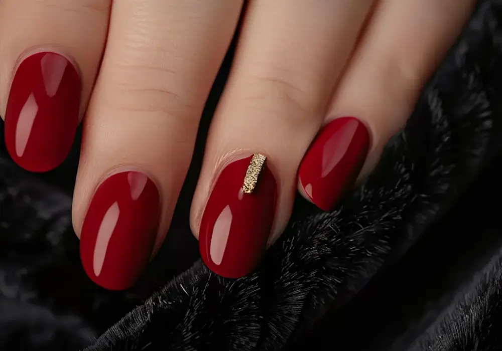Manicure czerwony - klasyka w nowoczesnym wydaniu, elegancja i czaslessness