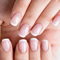Lakier do paznokci jak hybryda: trwały manicure bez lampy UV