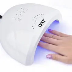 Mała lampa do paznokci - kompaktowe rozwiązanie do domowego manicure