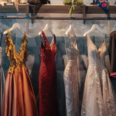 Matury 2025: Te stylizacje zapewnią ci elegancki wygląd na egzaminie!