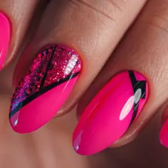 Neonowe paznokcie róż - modny wygląd, który kochają fashionistki