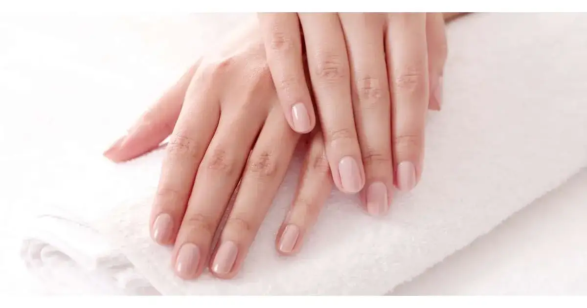 Zdjęcie Manicure japoński krok po kroku - profesjonalne wskazówki i techniki